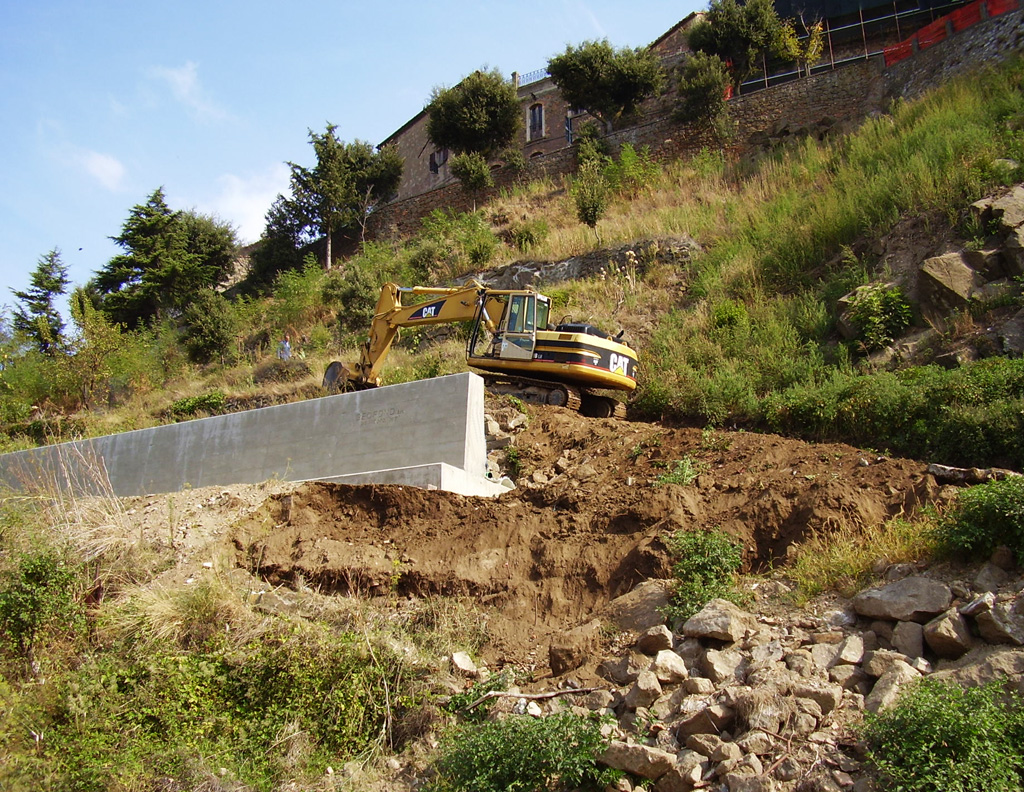 Preparazione pista per la realizzazione del ponteggio strutturale