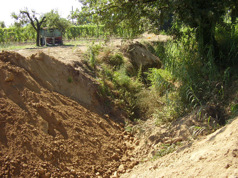 Inizio operazioni di scavo per l'ampliamento della sezione del canale