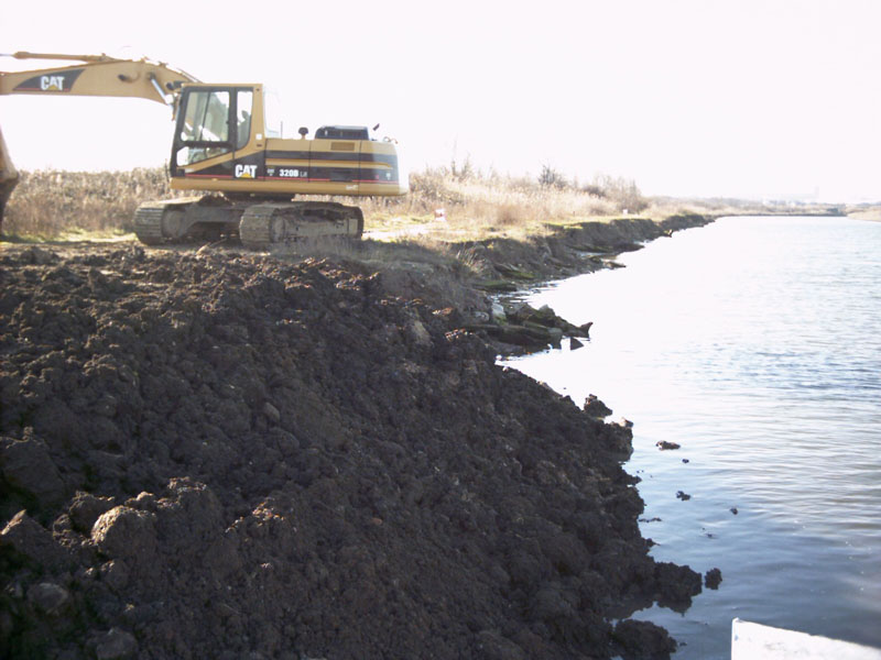 Restringimento della sezione del canale nelle zone di maggior erosione